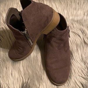 Universal Threads brown booties SZ6